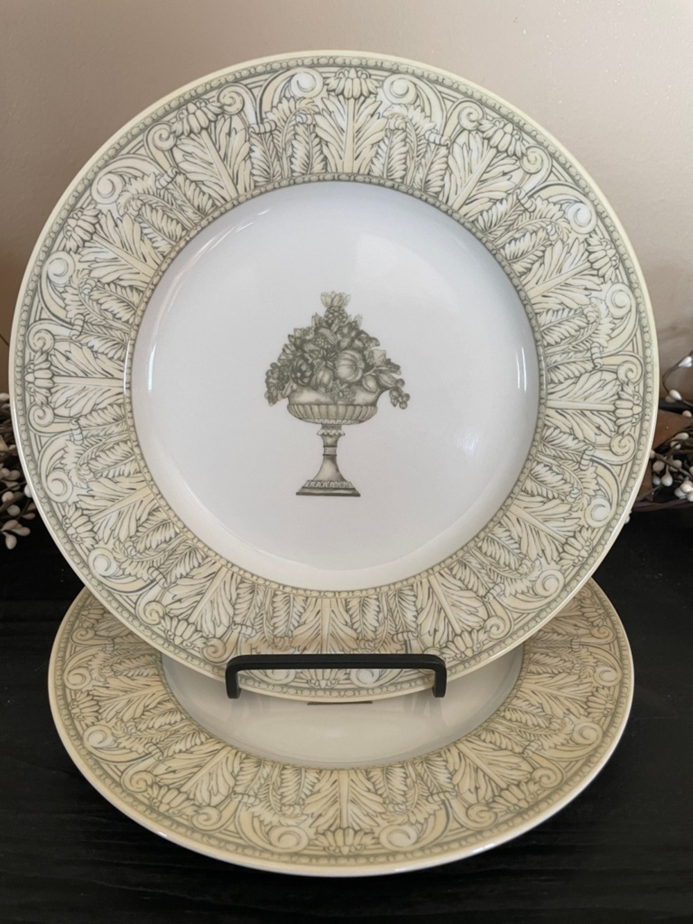 Set of 2 Johnson Brothers England ‘Acanthus’ 9” Luncheon Plates